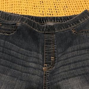 Elastic waist denim capris